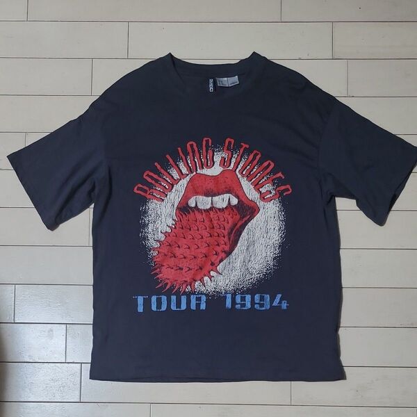 【人気のスパイクタン!】H&M ローリングストーンズ バンドTシャツ 1994 ツアー 黒 メンズMの方でも着れます!