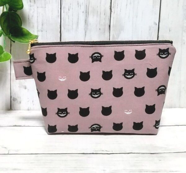 しっかり ふっくら ファスナー 20cm. 通帳ケース 小物入れ 多目的ポーチ 猫 ねこ 黒猫 フェイス