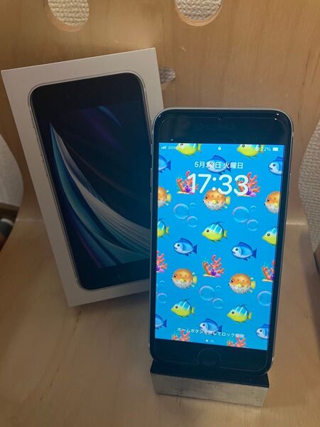 美品 iPhone SE 第2世代 SIMフリー 64GB ホワイト