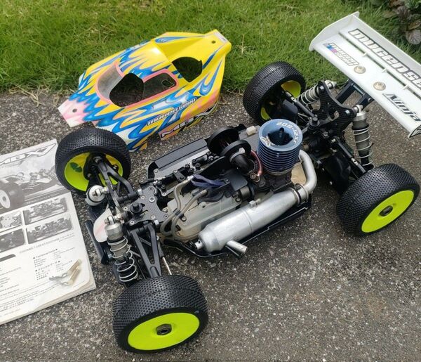 無限 1/8エンジンバギー MBX-7