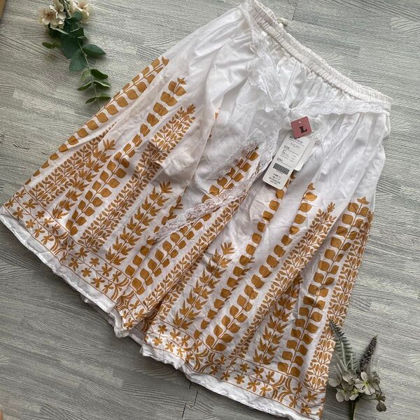 未使用 タグ付き セミロングスカート Lサイズ ホワイト 白 マスタードイエロー 花柄 レース