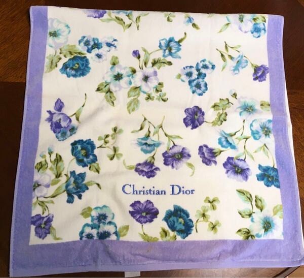 Christian Dior バスタオル花柄 ロゴ刺繍