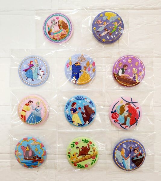 ディズニー 刺繍缶バッジ 美女と野獣 アナ雪 ラプンツェル ライオンキング 白雪姫 眠れる森の美女 わんわん物語 ダンボ