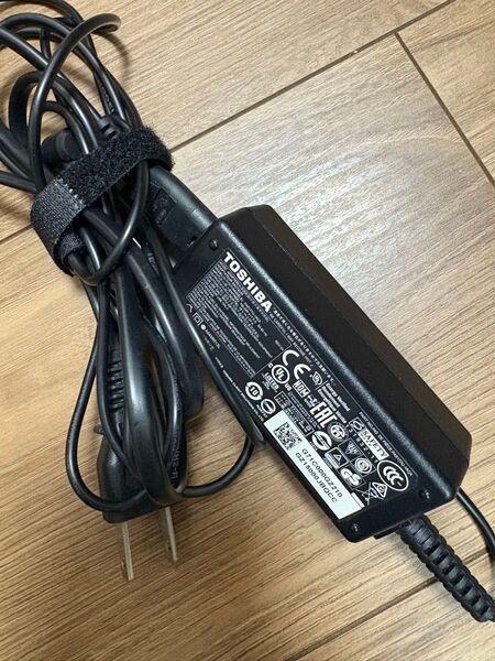 TOSHIBA ACアダプター 東芝 充電器
