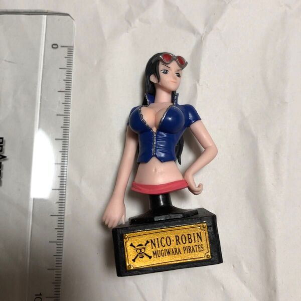 C. フィギュア 4. ニコ・ロビン 「ワンピース ONE PIECE STATUE 02」