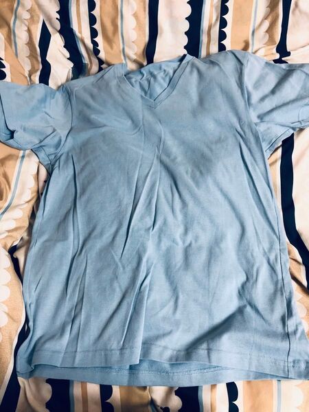 T2. ユニクロ ドライメッシュ系VネックTシャツ サイズM