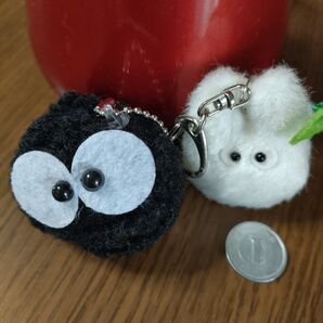 どんぐり共和国 小トトロ まっくろくろすけ キーホルダー ぬいぐるみ マスコット となりのトトロ 2点セット