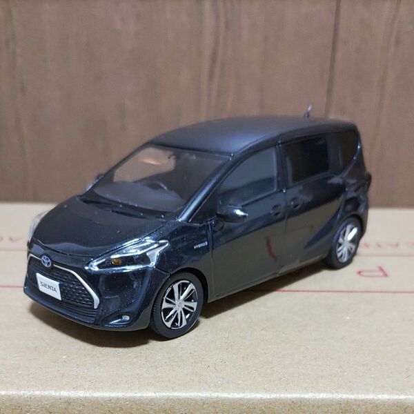 非売品 トヨタ シエンタ カラーサンプル 1/30 ミニカー ブラックマイカ