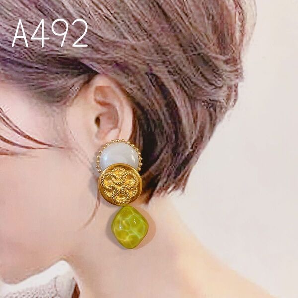 A492…ゆらゆらチャーム×メロンカラー イヤリング ピアス ハンドメイド