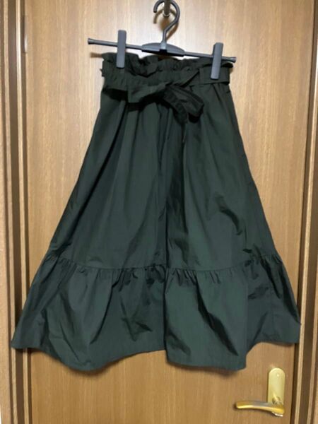 ★UNIQLOユニクロ★リボン付ティアードスカート ひざ丈 ミモレ丈ギャザースカートXSカーキ★