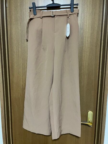 ★新品未使用★KOE★ベルト付ストレートパンツM/キャメル★ワイドパンツ ★