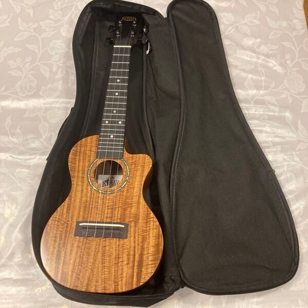 KIWAYA キワヤ KCU-2C コンサートサイズ ウクレレ KIYAWA クリアフロロカーボン弦に交換済 美品