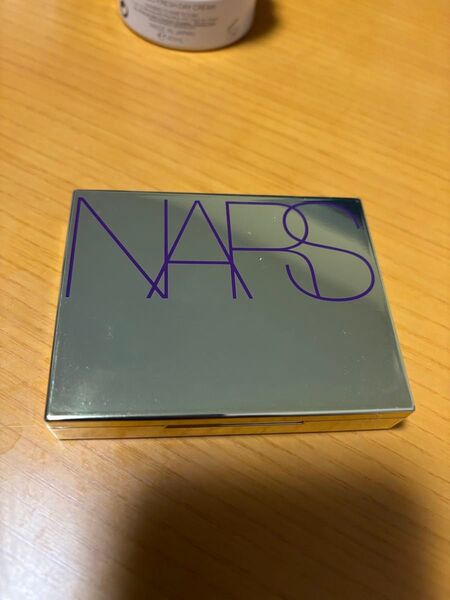 NARS ゴールドダスト ライトリフレクティング セッティング パウダー 04192