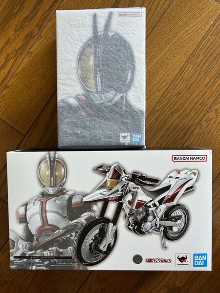 S.H.Figuarts(真骨彫製法)仮面ライダーファイズ オートバジン ビークルモード