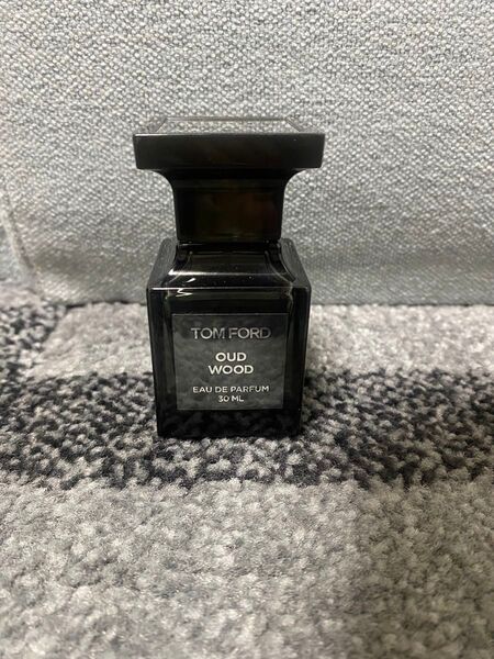 国内正規品 トムフォード ウードウッド 香水 30ml