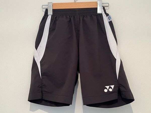 ヨネックスハーフパンツ(140サイズ)バトミントン テニス トレーニングウェア ブラック×ホワイト YONEX