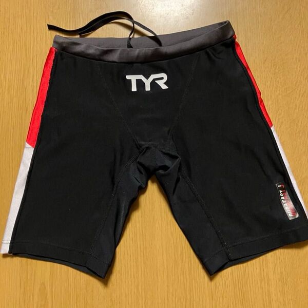 TYR 競泳水着 ジュニア140㎝ブラック×レッド×ホワイト