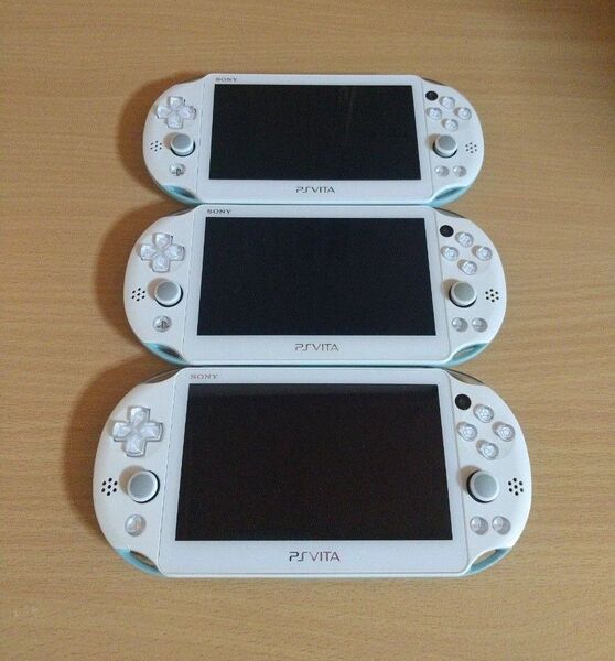 PS Vita 2000 ライトブルー ホワイト 本体