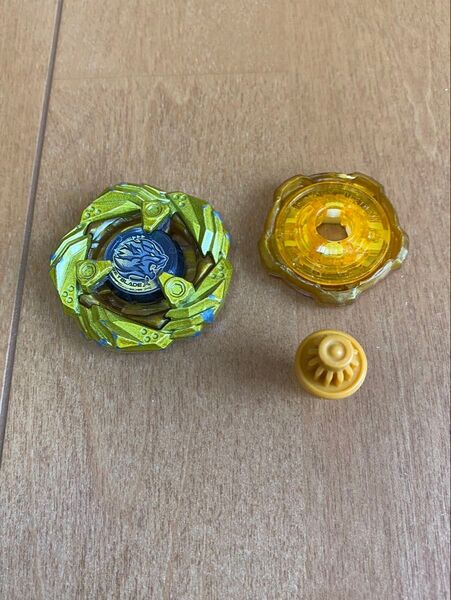 レオンクロー5-60P メタルコート:ゴールド ベイブレード
