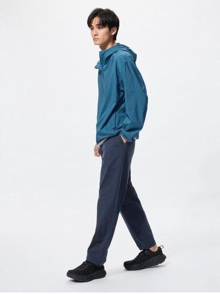 UNIQLO ウルトラストレッチアクティブテーパードパンツ