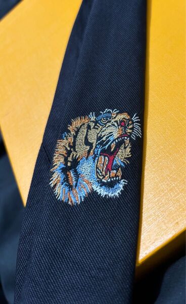 GUCCI グッチ ネクタイ 虎 トラ 刺繍 ブラック 黒 シルク