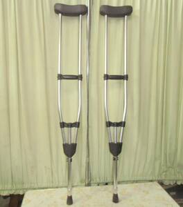 ◆モ-416　松葉杖 美品　全長約118cm　リハビリ　歩行補助 幅15cm 1本の重さ1.2㎏
