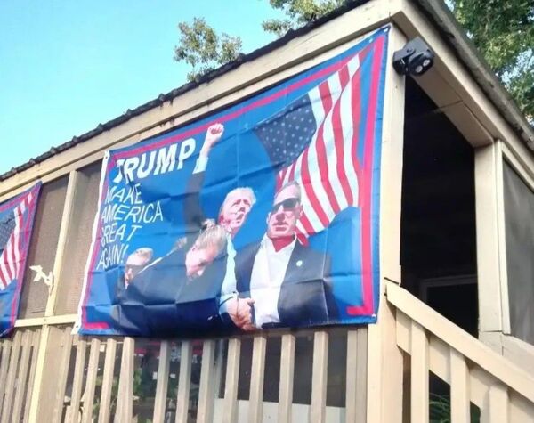 ビッグサイズ90×150【アメリカ】トランプ大統領の名シーンのフラッグ【USA】暗殺 SP 旗 国旗 フラッグ