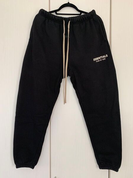 美品!確実正規品 FEAR OF GOD ESSENTIALS スウェットパンツ ブラックSサイズ 黒 FOG ラバーロゴ