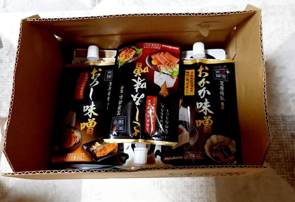 けやき4本に、ヨシダx1 辛旨ラー醤だれx1 おでんのつゆx4袋 賛否両論味噌x3 豚にんにく醤油x1 ビーフンx1 合計15点