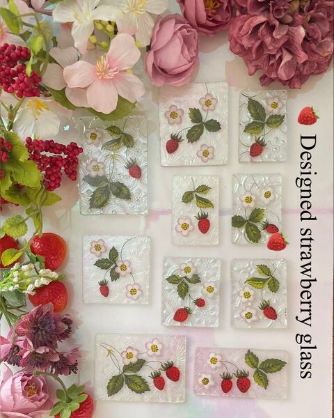 ステンドグラス Designed strawberry glass 93