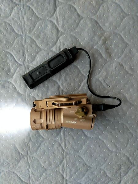 ウェポンライト SUREFIRE M720V 20mm レール 対応