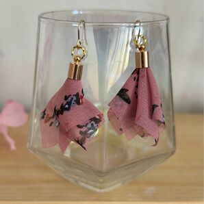 NO118 お花柄ピンクシフォンタッセルピアス