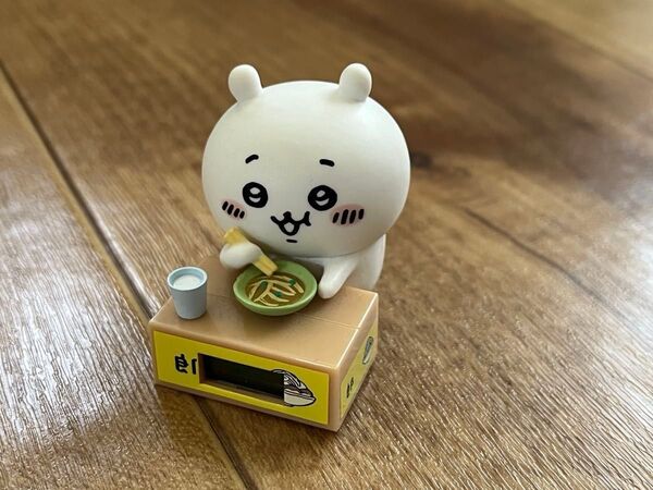 ちいかわのラーメンフィギュアデジタル時計