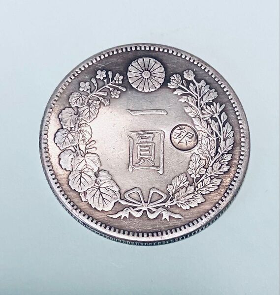 貿易銀 一圓銀貨 明治37年 丸銀 刻印あり 古銭