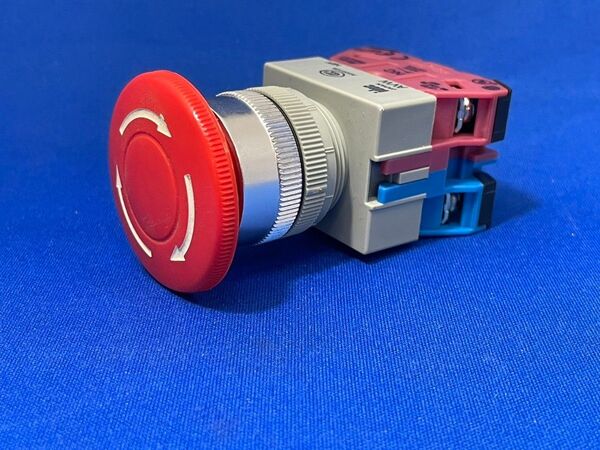 AVW411R φ22 大型押しボタンスイッチ 非常停止 IDEC