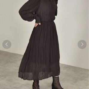 w closet ダブルクローゼット ワッシャー加工衿フリルワンピース チャコール スミクロ ワンピース