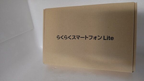 新品未使用 FCNT らくらくスマートフォン Lite FCNT FCG03SLU ディープブルー