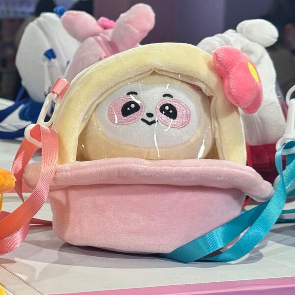 NiziU ポップアップ 渋谷 ポシェット アノ アヤカ