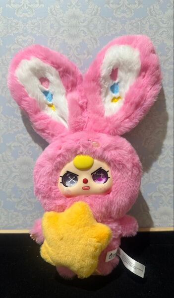 baby three ぬいぐるみ ピンク オッドアイ