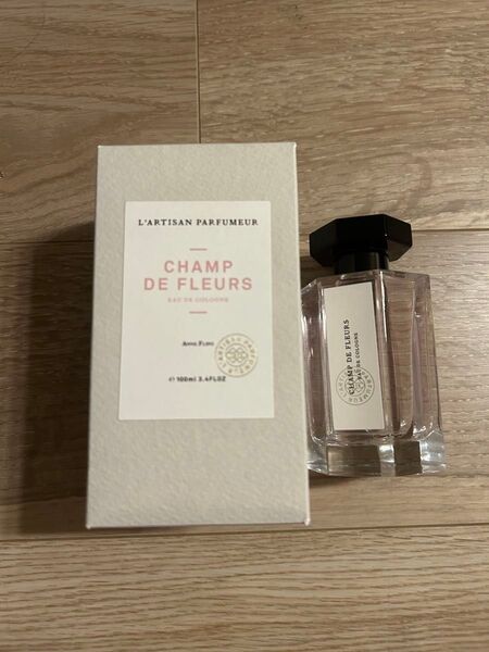 ラルチザン パフューム シャン ド フルール Champ de Fleurs