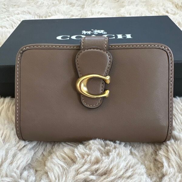人気!美品! COACH コーチ 二つ折り財布 レザー C金具 ブラウン×ゴールド金具