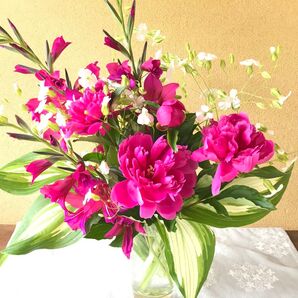2 芍薬、グラジオラスブーケ生花切花