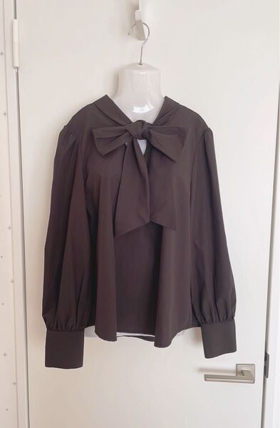 美品 フロントリボン ボウタイブラウス ブラック ブラウス シャツ ビッグリボン Mサイズ 長袖 春秋冬 カットソー トップス
