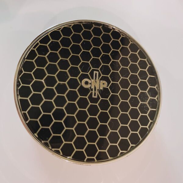 美品 CNP ハニカムパターン クッションファンデーションケース