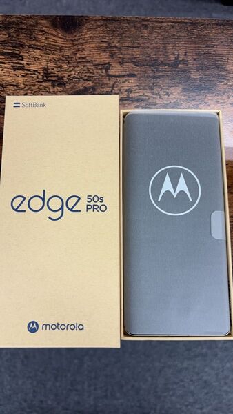 【新品未使用】motorola edge 50s proバニラクリームSIMフリー 白 256GB メモリ8GB 125W充電器付