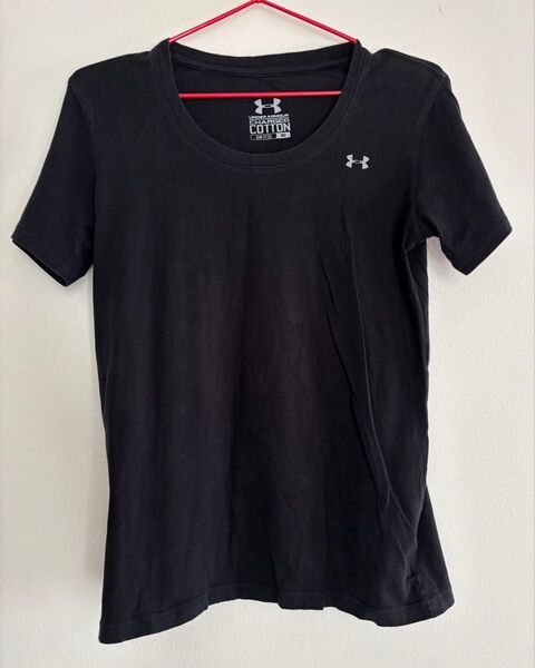 【UNDER ARMOUR】アンダーアーマー レディースブラック Tシャツ Tシャツ