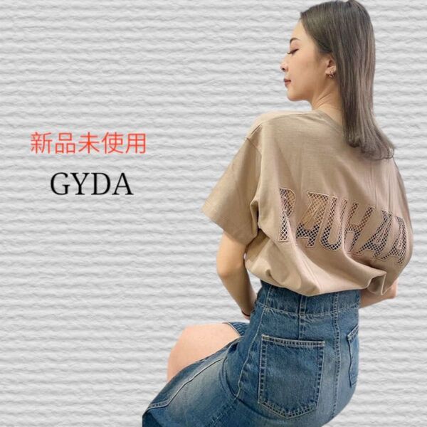 新品未使用《GYDA》RAUHAAメッシュロゴVネックTシャツ ベージュ 半袖Tシャツ FREE
