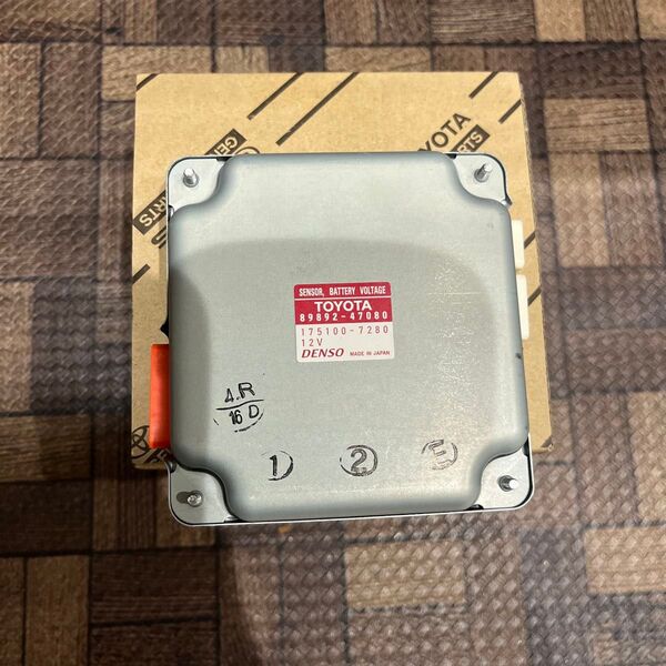 トヨタプリウスα アルファZVW41WDAA-ZVW30 HVハイブリッドバッテリー ボルテージセンサ89892-47080