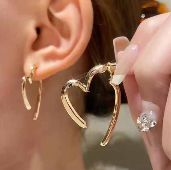 耳元ゆらゆら 可愛くゆれる ハート フープ アクセサリー 新品 ゴールド イヤリング 両耳用 ジュエリー