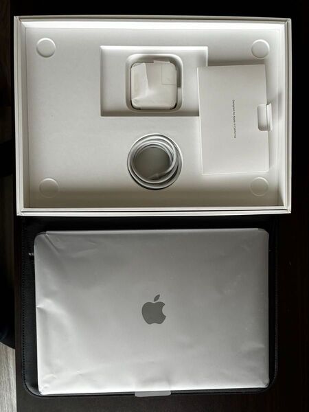 MacBook Air 13インチ M1 8GBユニファイドメモリ SSD256 GB